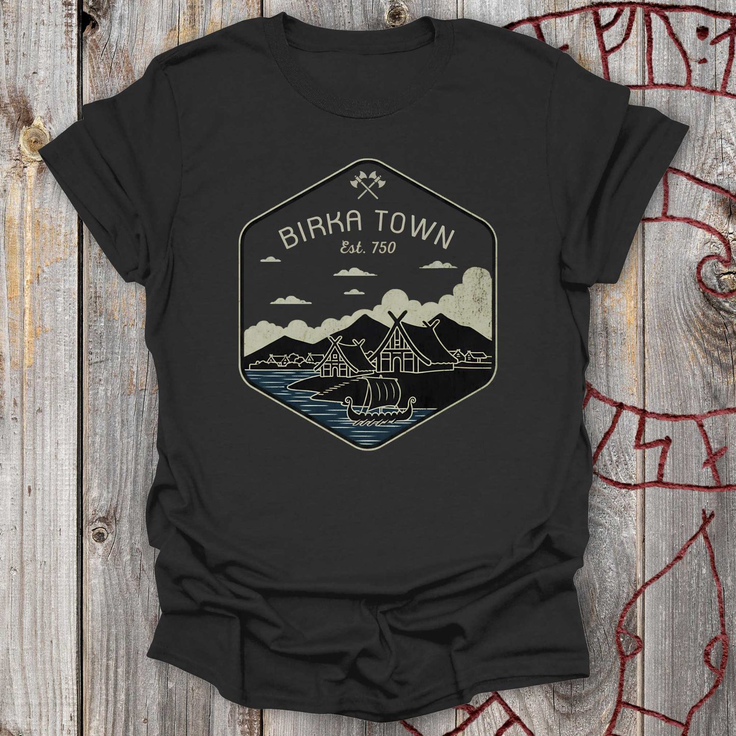 Birka Town Retro Badge – Viking History T-shirt
