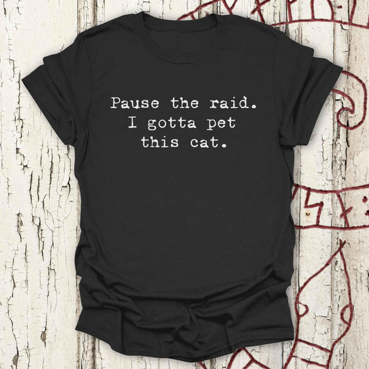 Pause the Raid. I Gotta Pet This Cat - Funny Minimalist Norse T-shirt NEW!