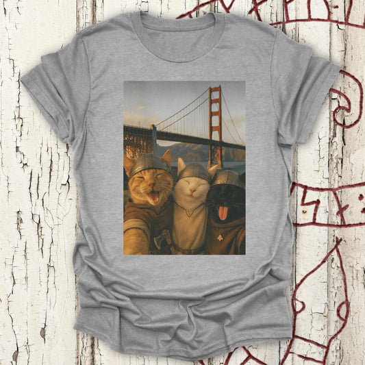 Viking Cats Retro Selfie Photo Style - Golden Gate Bridge T-shirt NEW!